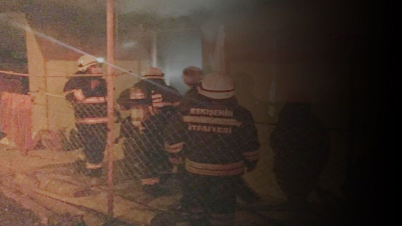 Hayatını renklendirmek için evini yaktı!