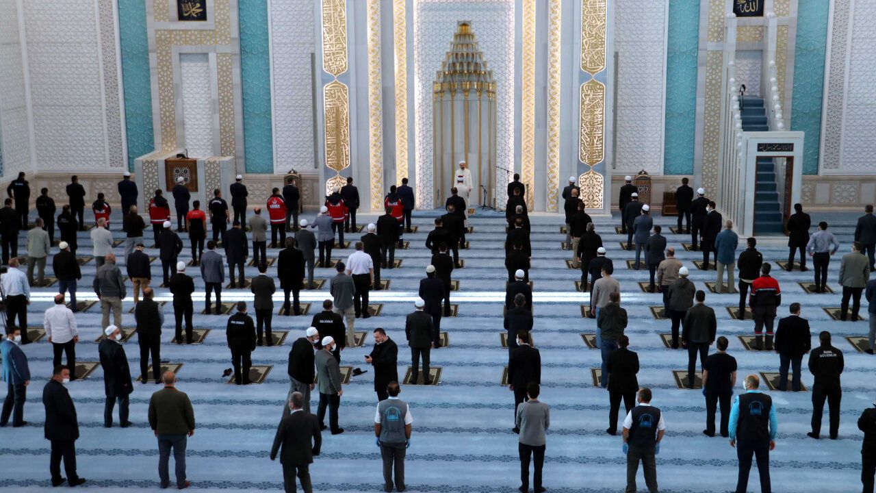 Cuma namazı kılınacak mı? İşte Diyanet'ten açıklama!