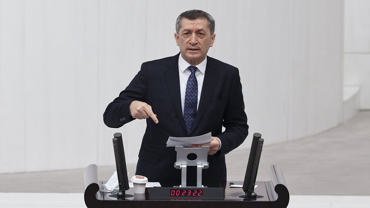 Milli Eğitim Bakanı Ziya Selçuk tablet dağıtımlarına ilişkin açıklama yaptı!