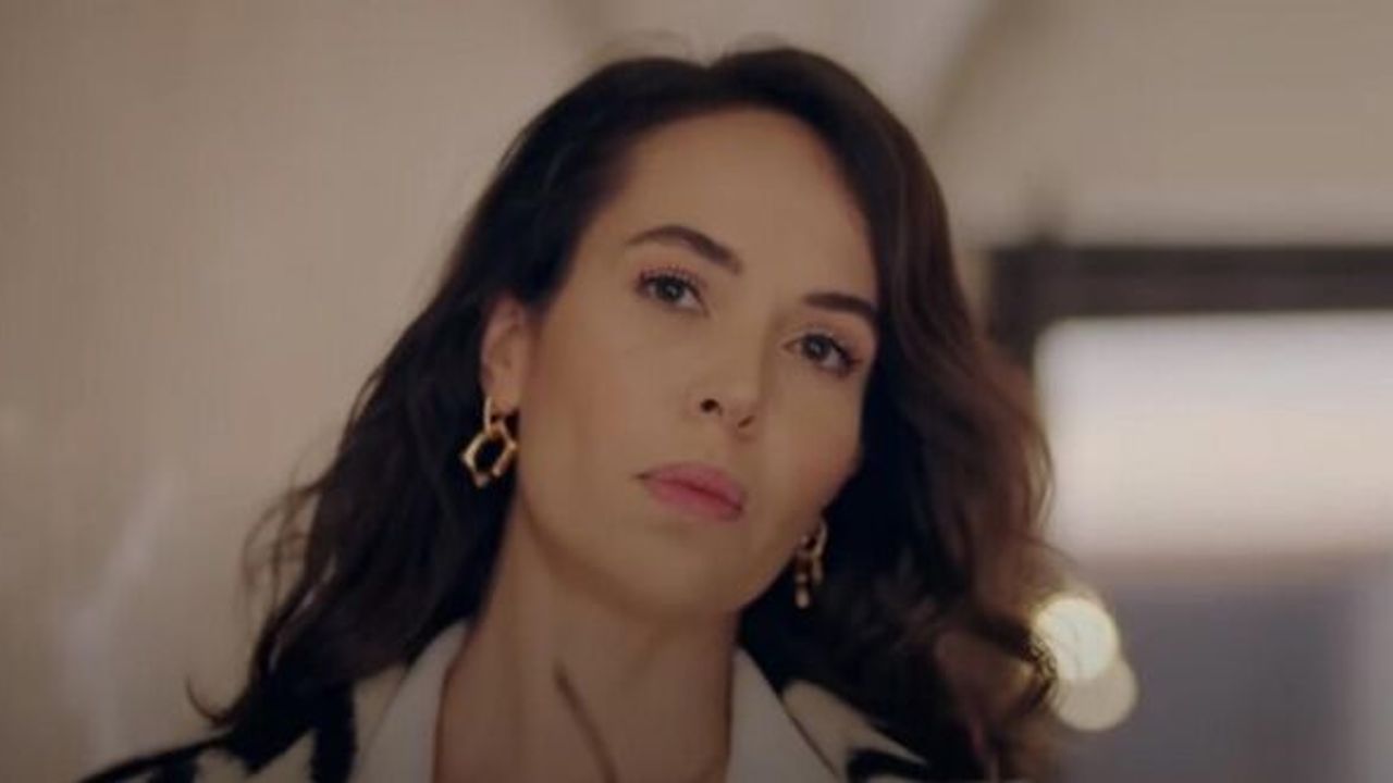 Kırmızı Oda'nın Nihal'i Esra Ronabar bakın hangi ünlü ile evli?
