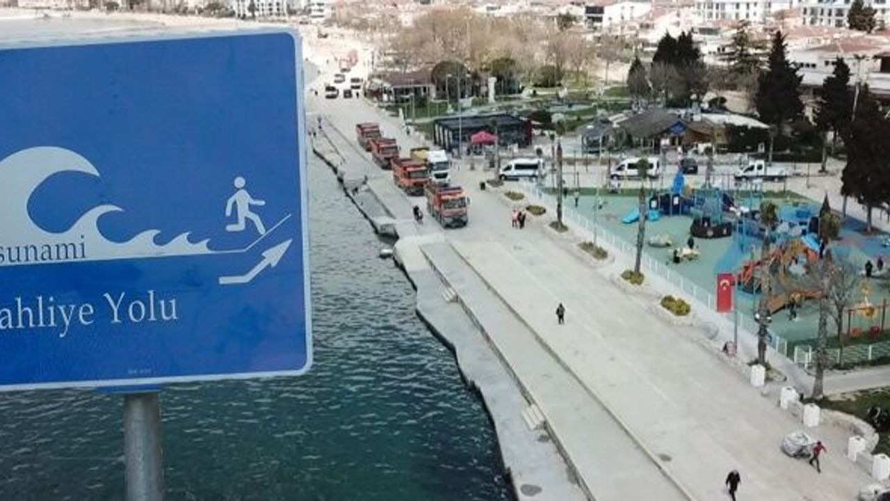 İstanbul'da O Tabelalar Dikkat Çekti! İşte Tsunami Riski Olan İlçeler