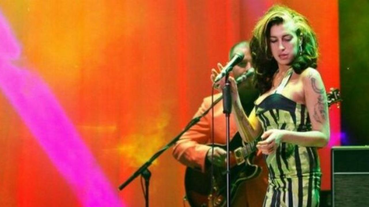 Şarkıcı Amy Winhouse'un eşyaları 4 milyon dolara satıldı