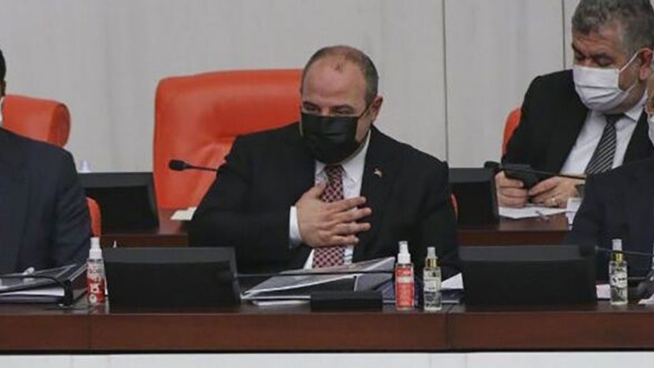 Sanayi ve Teknoloji Bakanı Mustafa Varank eşinin doğum haberini TBMM'de bütçe görüşmesinde aldı
