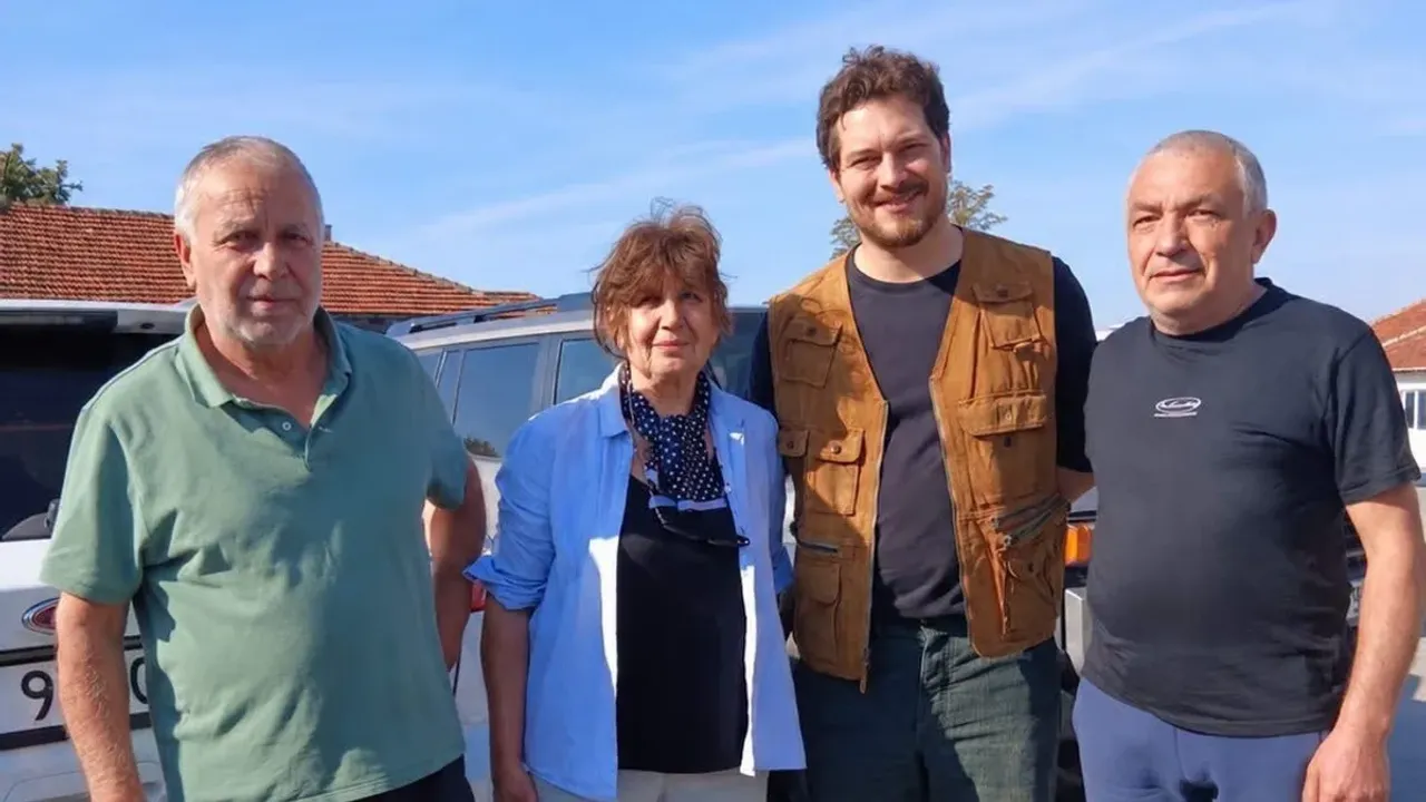 Çağatay Ulusoy Anne ve Babasıyla Bulgaristan’a Gitti! İşte Ziyaretin Nedeni
