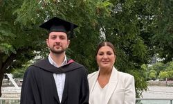 Sibel Can’ın Oğlu Emir Aksüt Londra’da Mezuniyet Gururu Yaşadı