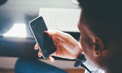 Telefon Başında Saatler Geçiriyorsa Dikkat! Sinsi Bağımlılık Alarmı!