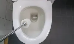 Tuvalet Sararmasına Ne İyi Gelir? Evdeki 2 Basit Malzeme İle Pırıl Pırıl Klozetler!