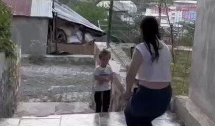 Görevden dönen asker babasını gören çocuk gözlerine inanamadı
