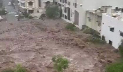 Sel aniden geldi! Görüntüler korkutucu