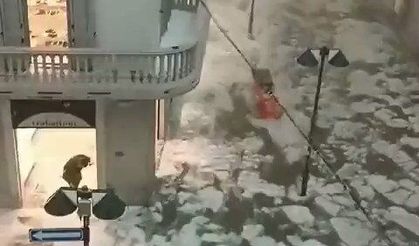 İtalya'da dolu yağışı buz kütlelerine sebep oldu