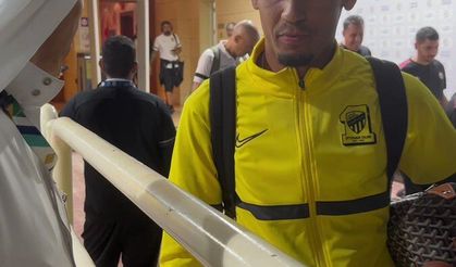 Koluna aniden rolex takılan Fabinho ne olduğunu şaşırdı!