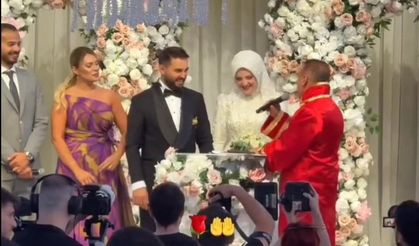 Kadir Ezildi’nin Nikahında Nikah Memurunun Sorusu Gündem Oldu