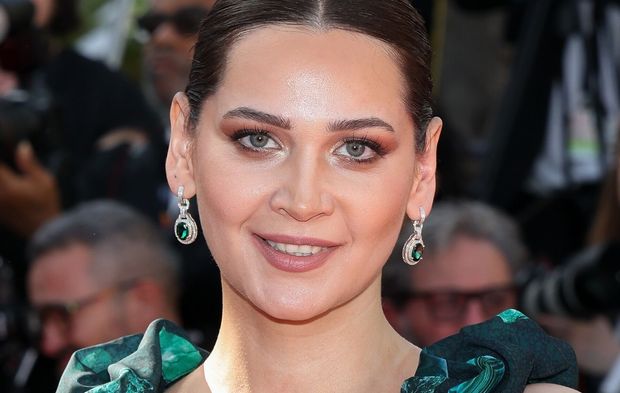 Cannes Kırmızı Halısında Gülsim Ali Rüzgarı! Dünyanın Gözü Onun Üzerindeydi