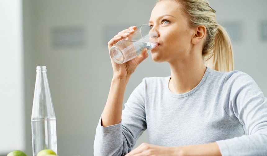 Su tüketirken dikkat! 8 litre su içti hastanelik oldu