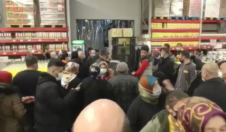 Zam gelmeden yağ almak için marketlere hücum ettiler