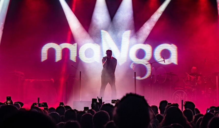 maNga "Antroposen 002" Albümünün İlk Konserini Bostancı'da Verdi
