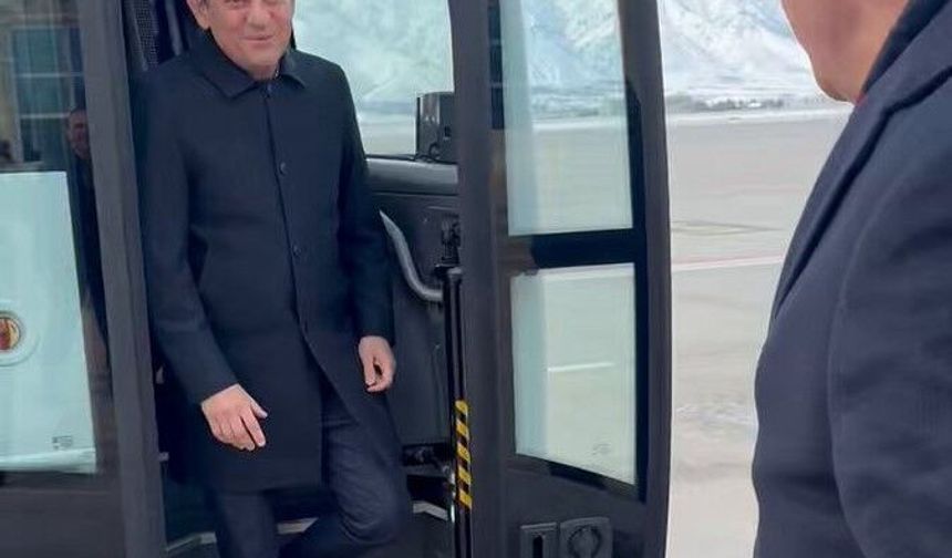 Mustafa Sarıgül Özgür Özel'e tulum peyniri yedirdi