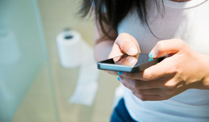 Tuvalette Telefon Kullanmanın Sağlık Üzerindeki Etkileri Nelerdir?