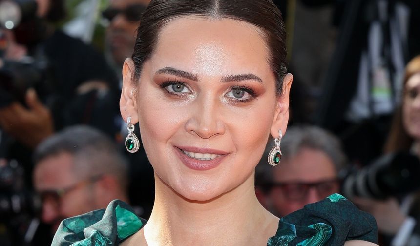 Cannes Kırmızı Halısında Gülsim Ali Rüzgarı! Dünyanın Gözü Onun Üzerindeydi