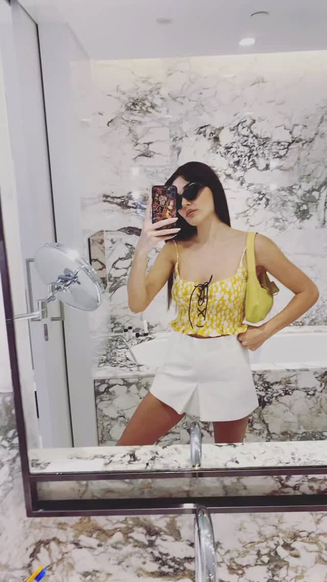 hande erçel sarı elbise 1