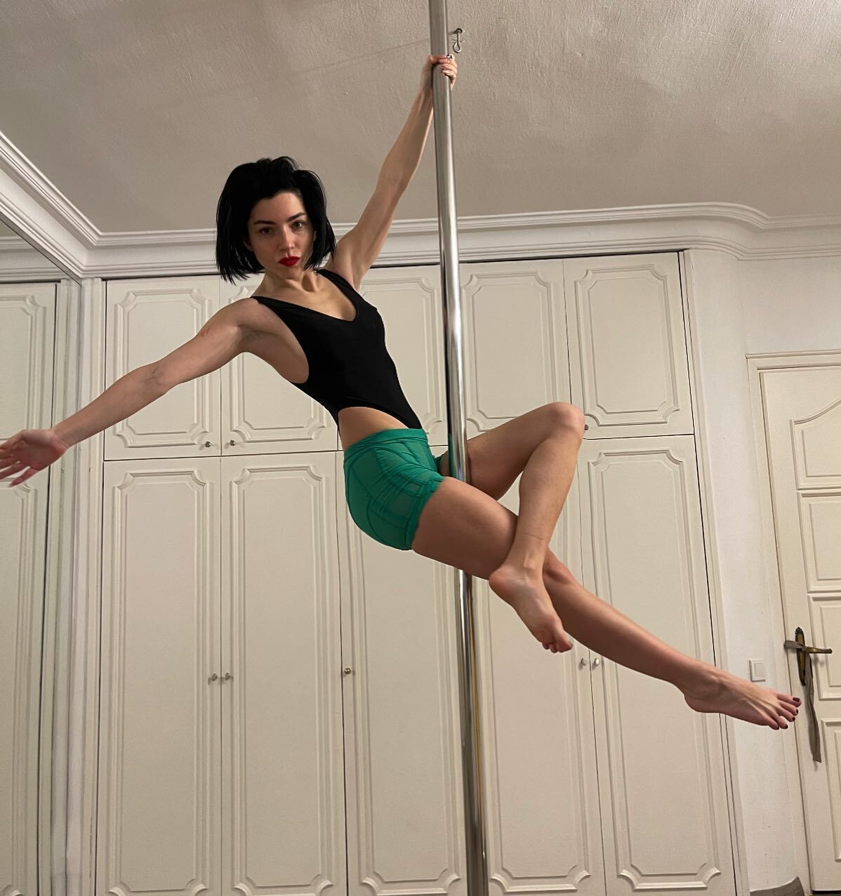merve boluğur direk dansı