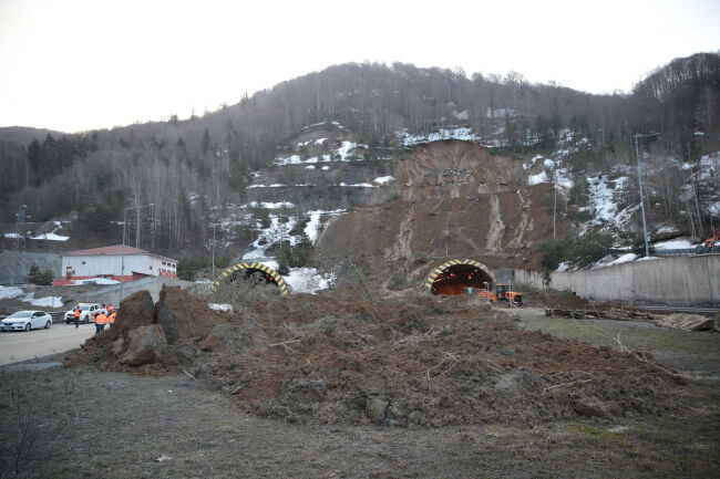 bolu dağı tüneli düzce yönü heyelan 3
