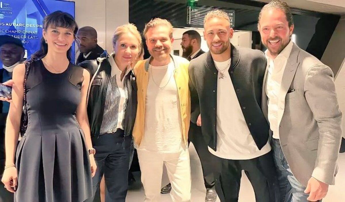 Kenan Doğulu ve Beren Saat ve Neymar 1