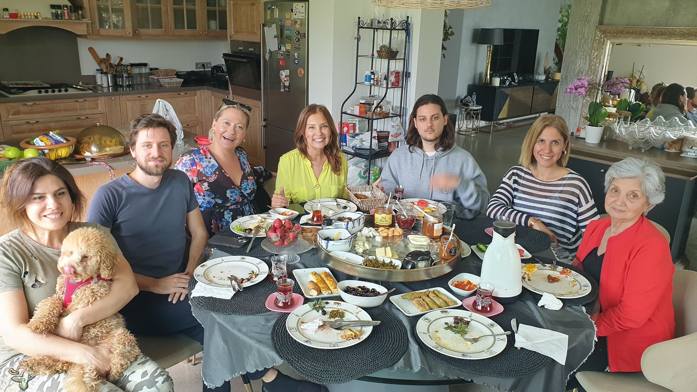 aysun akdağ, ateş çolak, kübra oktay, bahar öztan, yiğit çolak,yeşim çaktı, yüksel çaktı