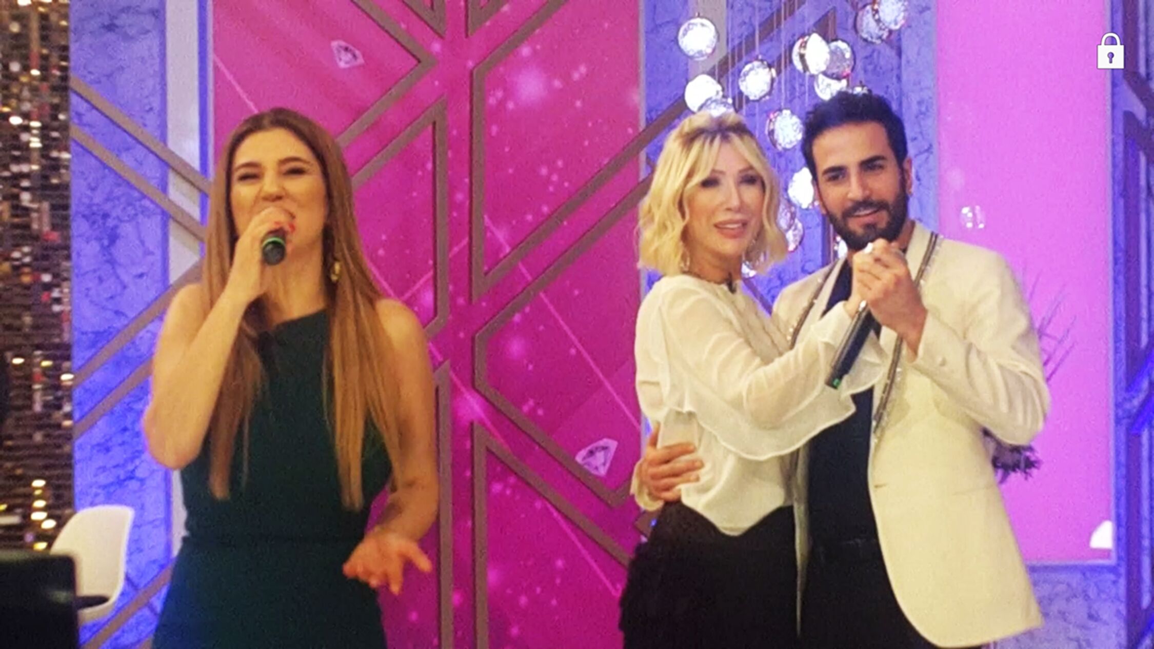 Nadide Sultan Seda Sayan ve Çağlar Ökten (1)