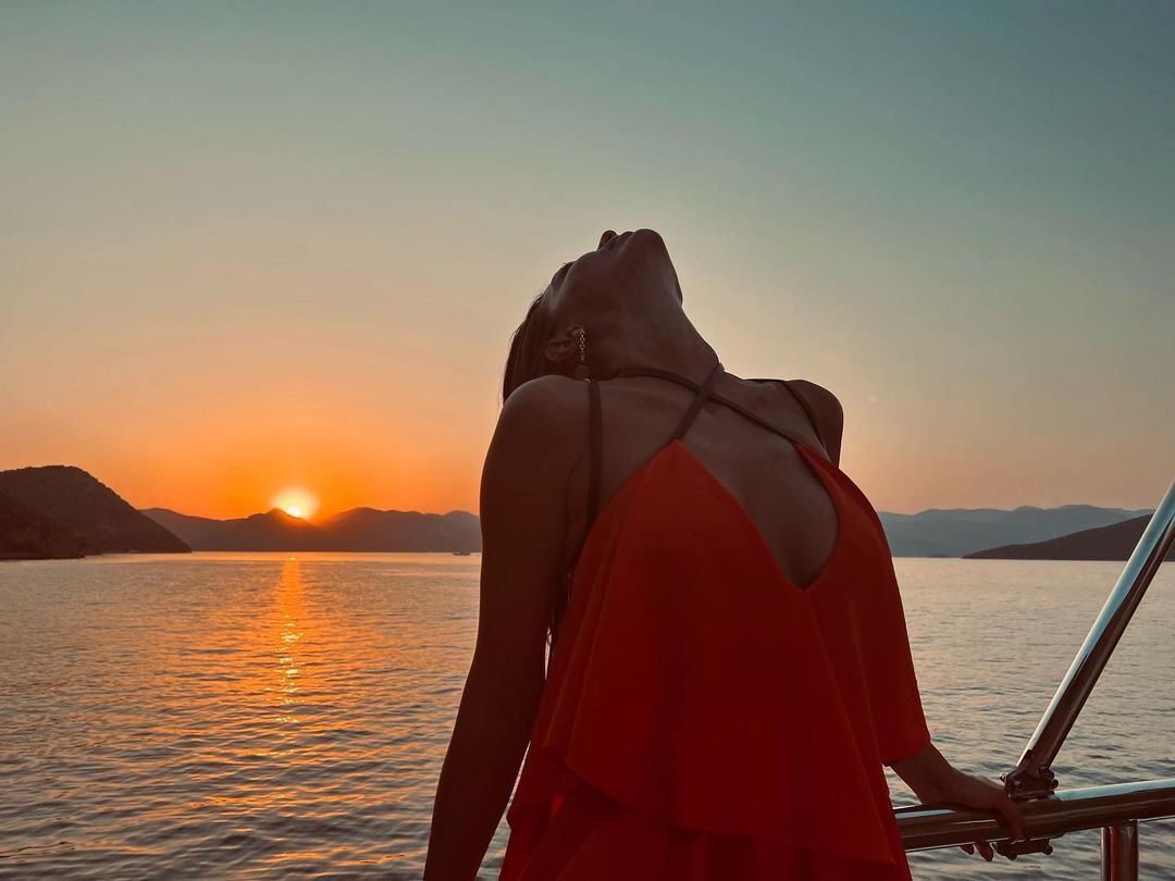 Demet Özdemir (20)