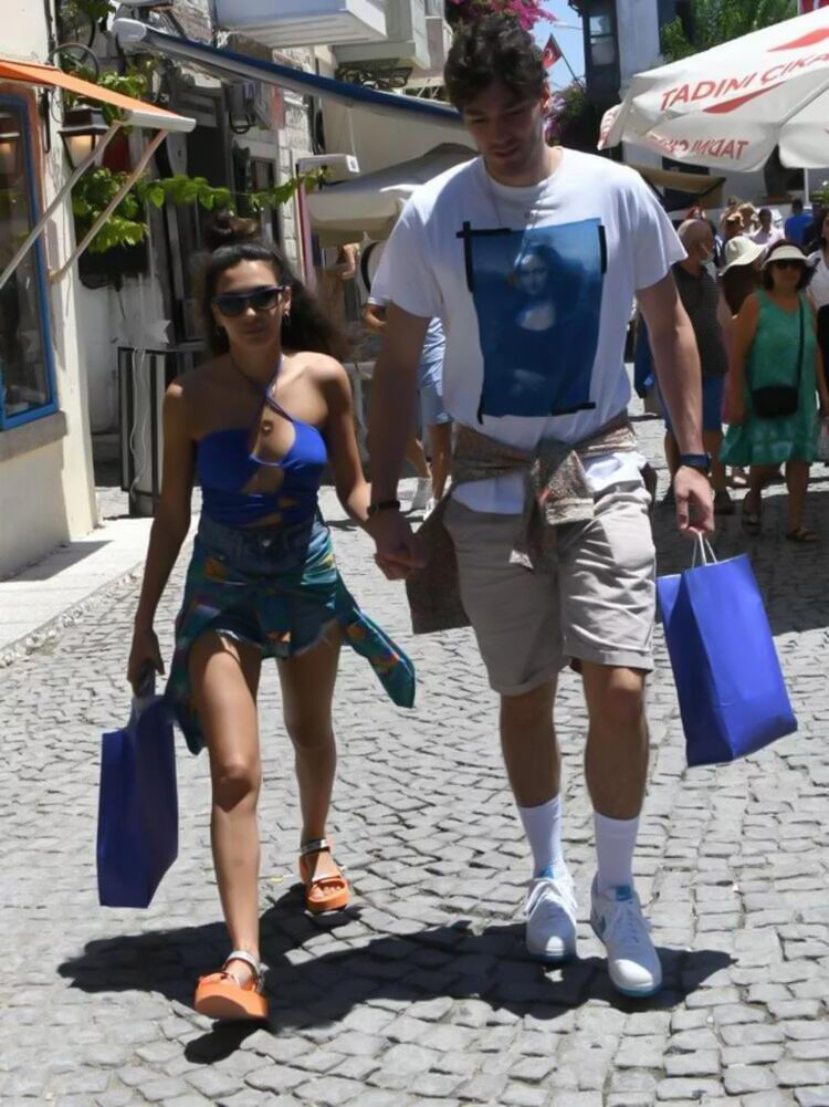 Ebru Şahin ve Cedi Osman Alışveriş 1