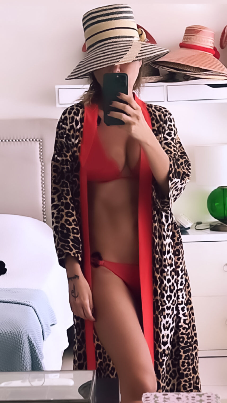 Gülben Ergen Kırmızı Bikini