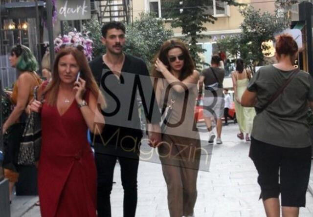 halit özgür sarı ve sinem ünsal el ele