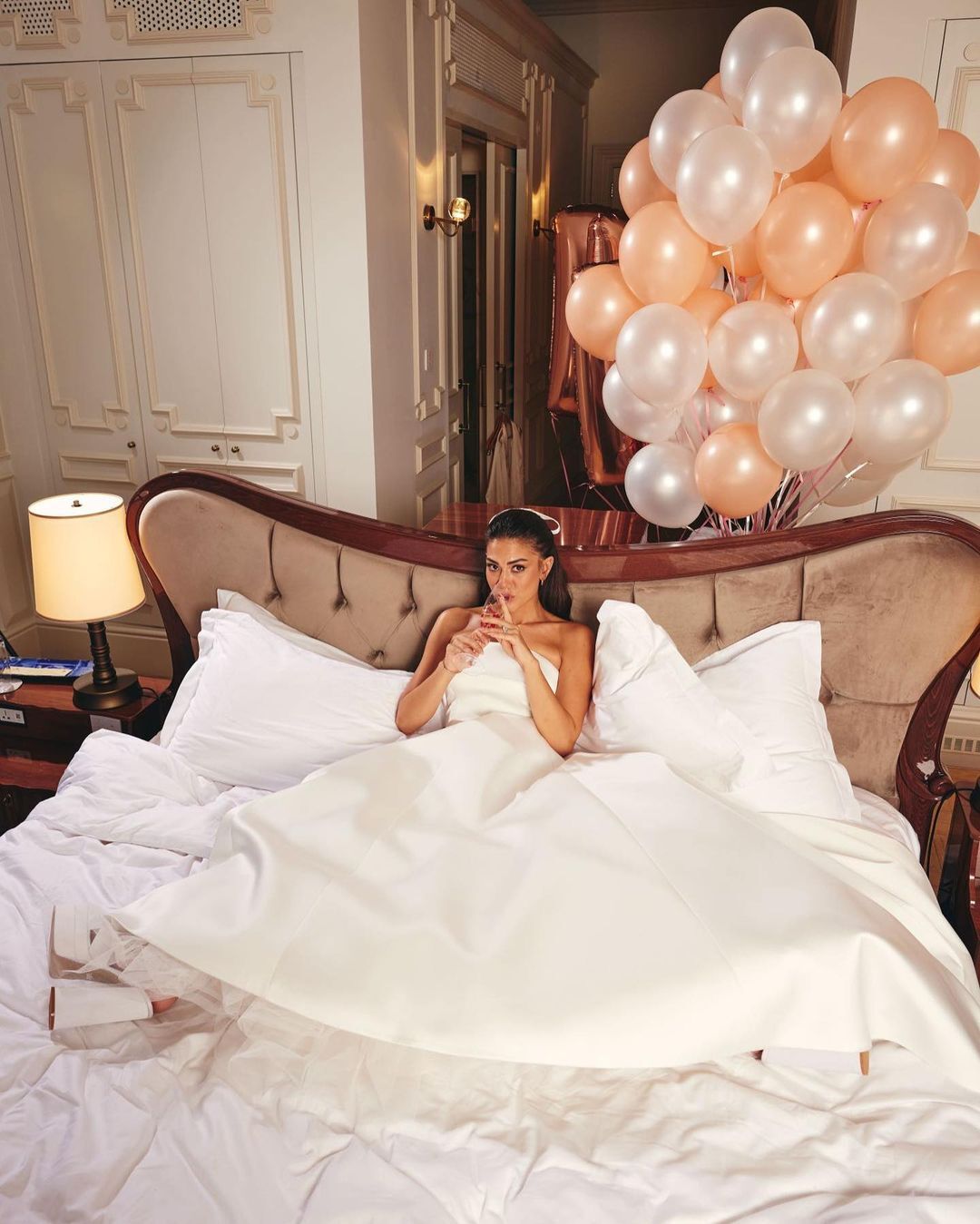 Demet Özdemir (23)