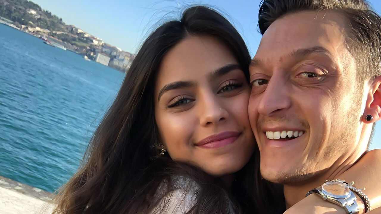 Amine Gülşe ve Mesut Özil Manşet
