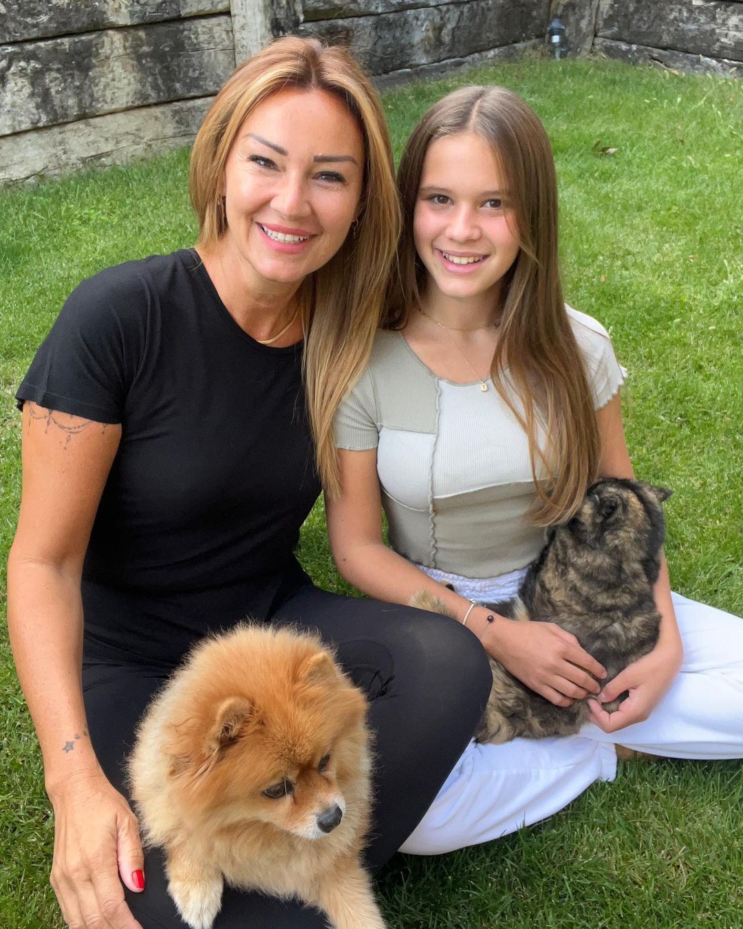 Pınar Altuğ Yağmur Tacan ve Su Atacan (3)