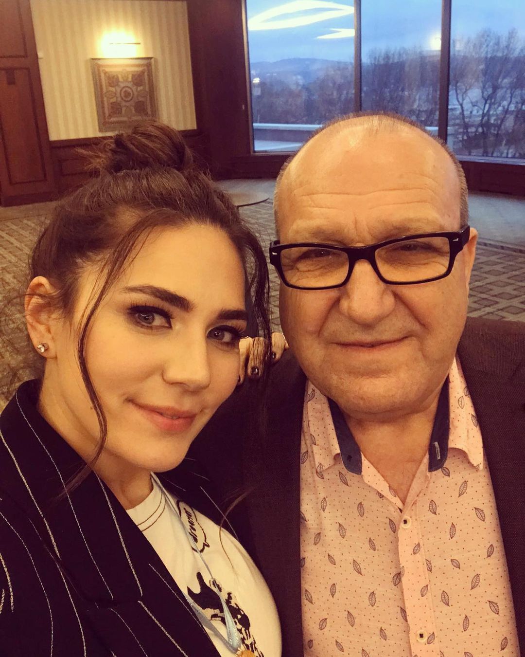 Buse Varol ve Babası (3)