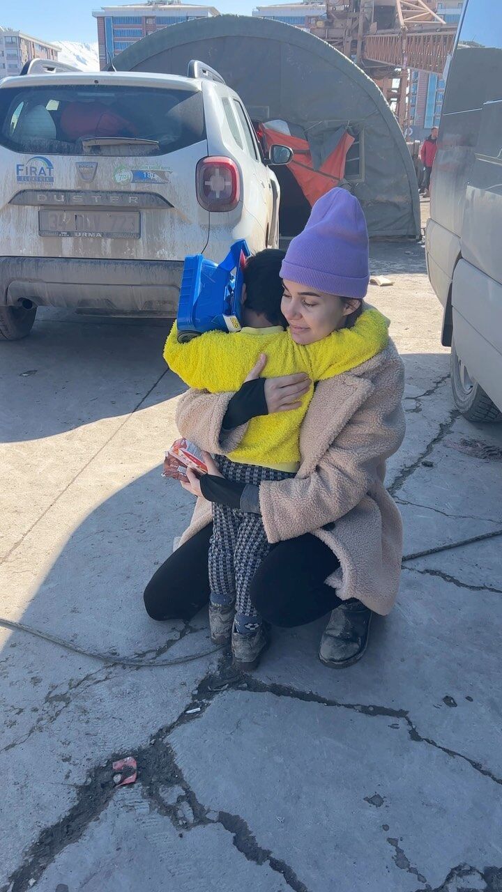 Berfu Yenenler Deprem Manşet