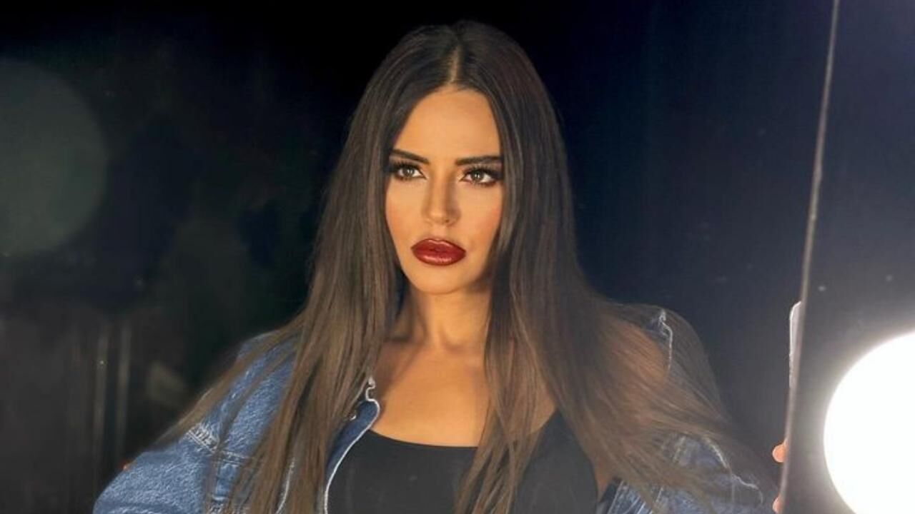 Simge Sağın Sahne Pozları Manşet
