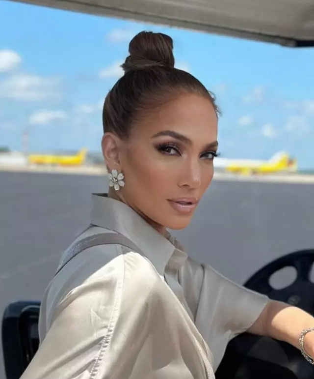 jlo-1
