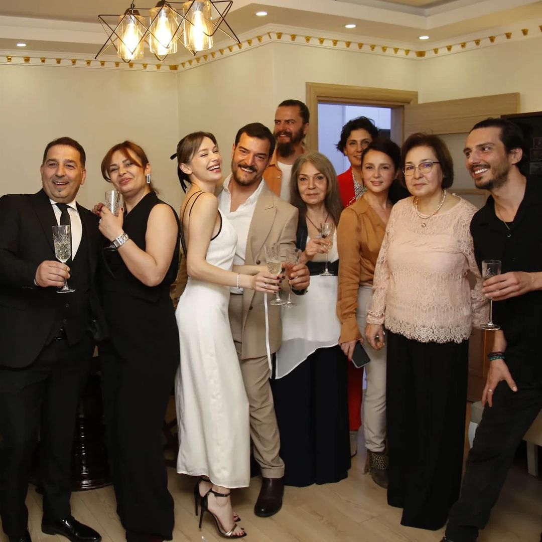 ünlü çift nişanlandı (1)