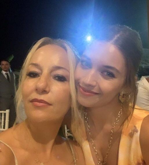 afra ve annesi
