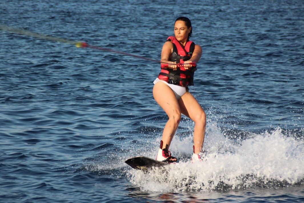 Hülya Avşar Tatil 1