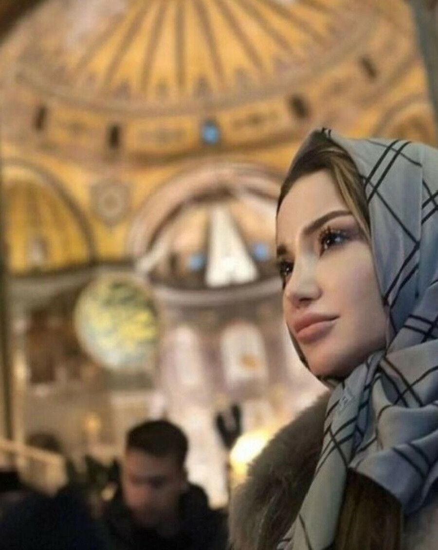Esra Ezmeci Tesettür