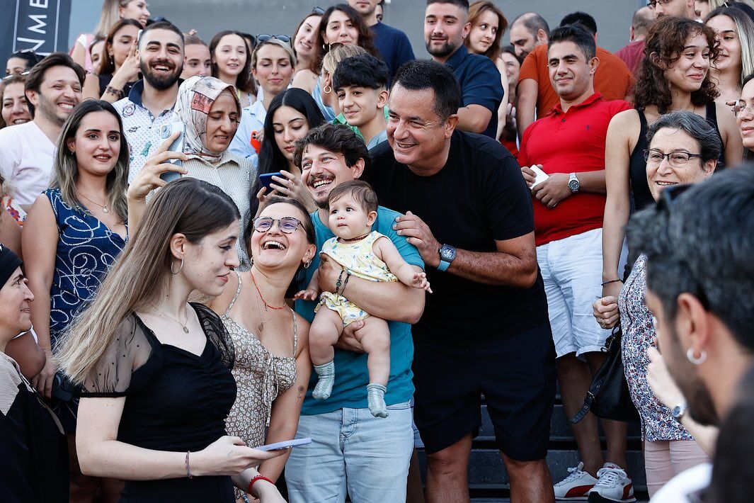 acun ılıcalı ve çalışanları tatilde (1)