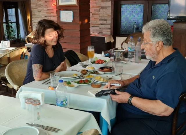 metin akpınar ve kızı