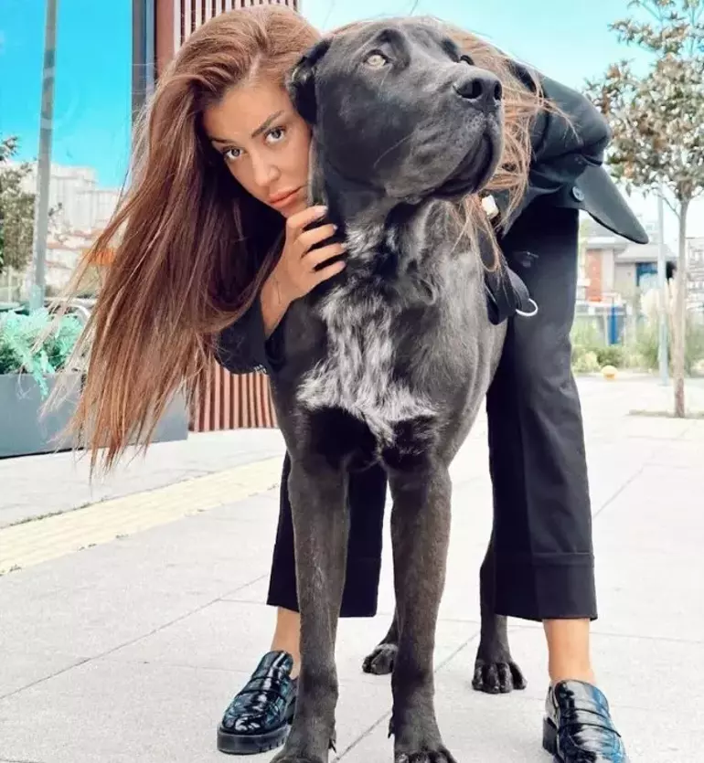 Banu Parlak Ve Köpeği