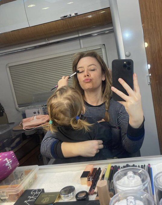 Demet Evgar Ve Kızı Mavi