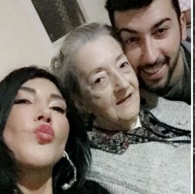 Hande Yener Annesi Ve Oğlu