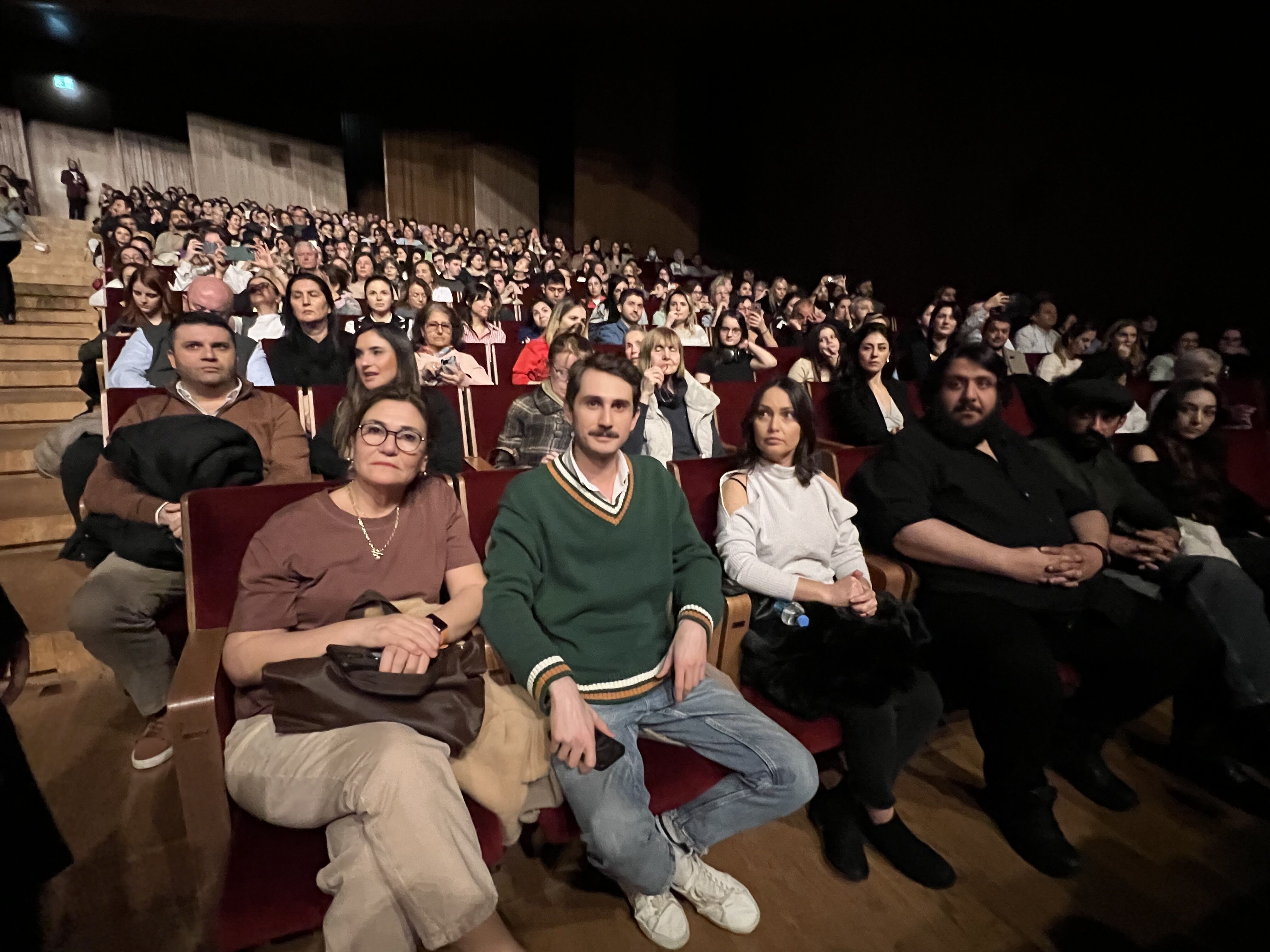 İnci Taneleri Oyuncuları